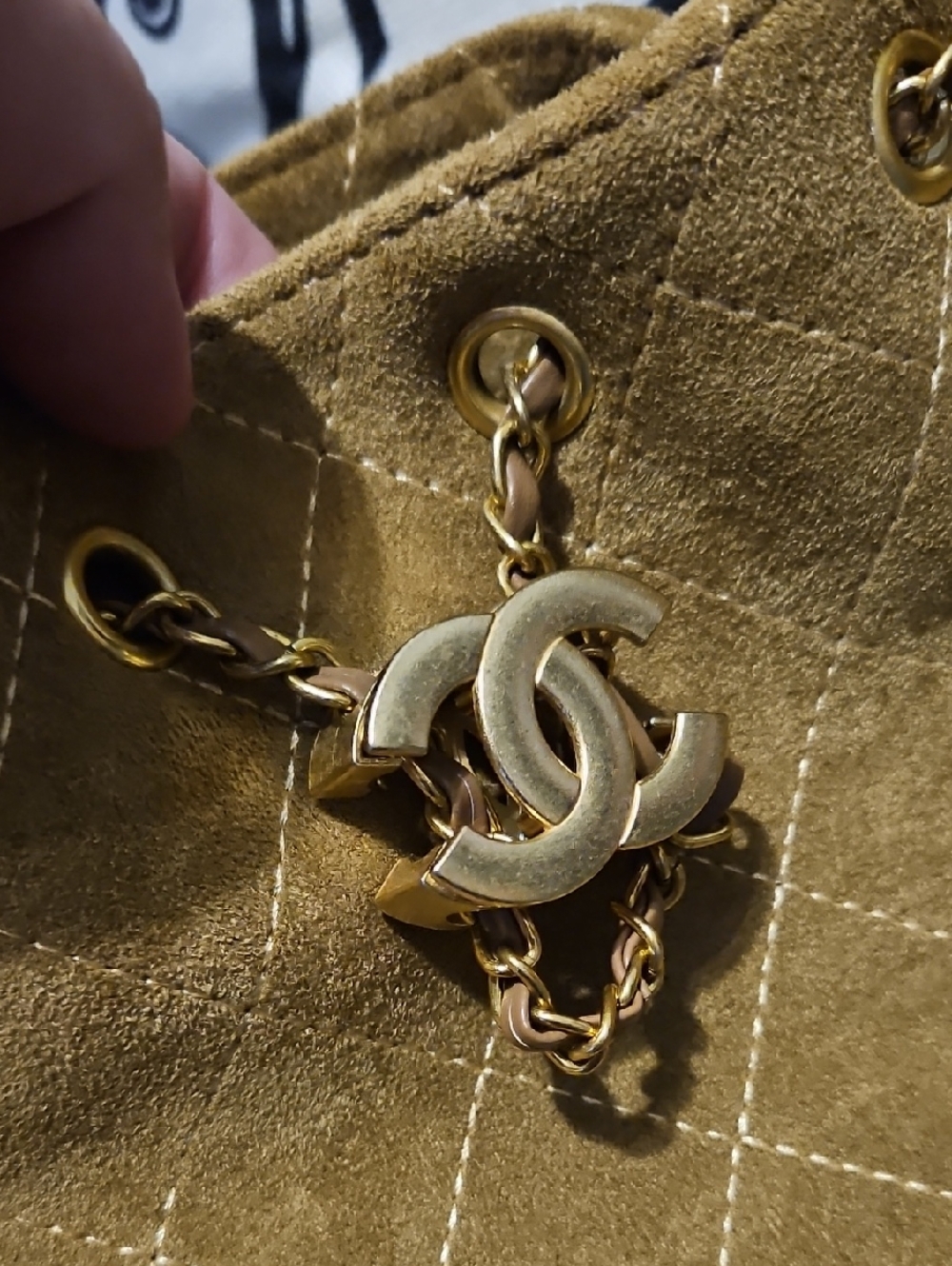 CHANEL Quilted Suede 25 Hobo Mini Bucket Bag in Mustard - Picture 3 of 10